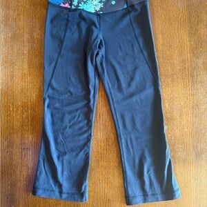 Lululemon split hem Black capris
